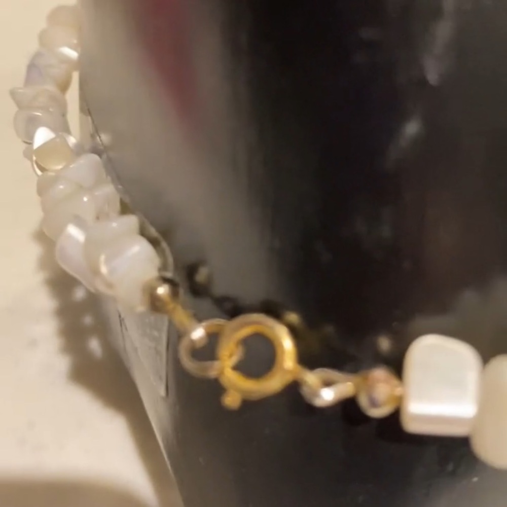 Elegant mother of pearl Beaded bracelet - Picture 4 of 6